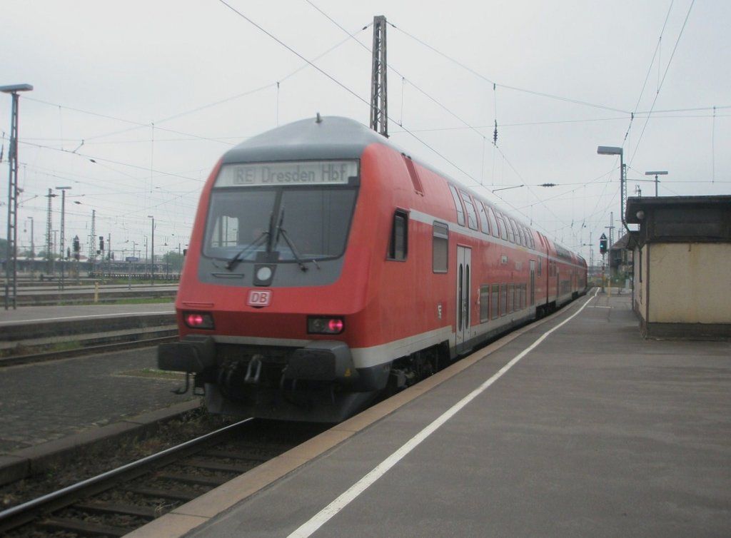 Hier ein RE50 von Leipzig Hbf. nach Dresden Hbf., bei der Ausfahrt am 14.5.2010 aus Leipzig Hbf.