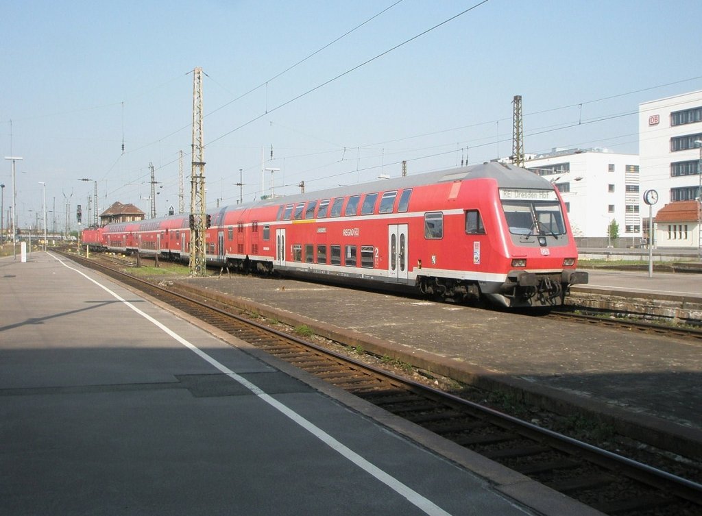 Hier ein RE50 von Leipzig Hbf. nach Dresden Hbf., bei der Ausfahrt am 22.4.2011 aus Leipzig Hbf.
