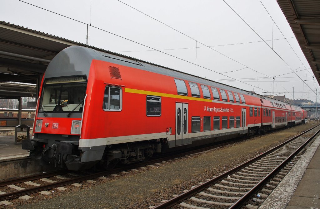 Hier ein RE7 von Berlin Lichtenberg nach Wünsdorf-Waldstadt, dieser Zug stand am 28.1.2012 in Berlin Lichtenberg.