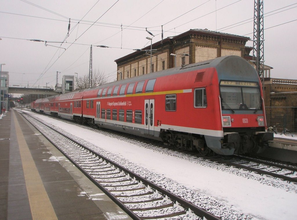 Hier ein RE7 von Berlin Schnefeld Flughafen nach Bad Belzig, dieser Zug stand am 13.2.2011 in Bad Belzig.