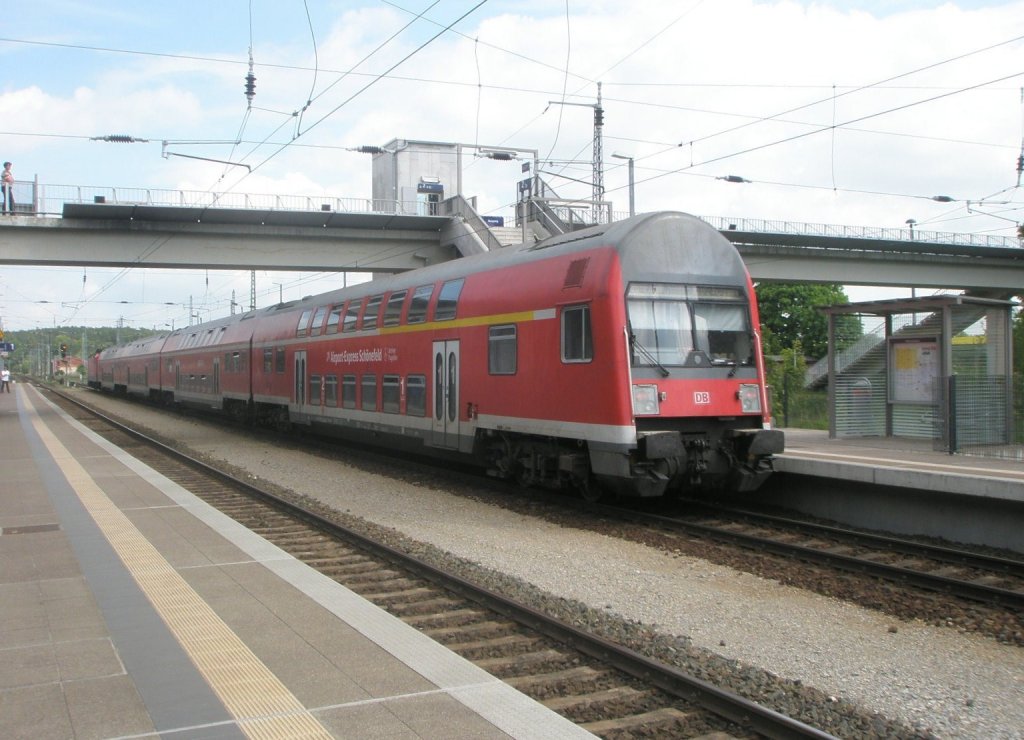 Hier ein RE7 nach Wnsdorf-Waldstadt, dieser Zug stand am 23.5.2010 in Bad Belzig.