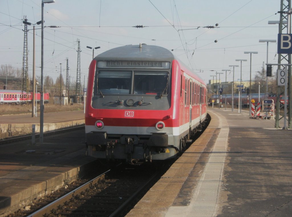 Hier ein RE9 von Kassel-Wilhelmshhe, beim rangieren am 6.4.2010 in Halle(Saale) Hbf.