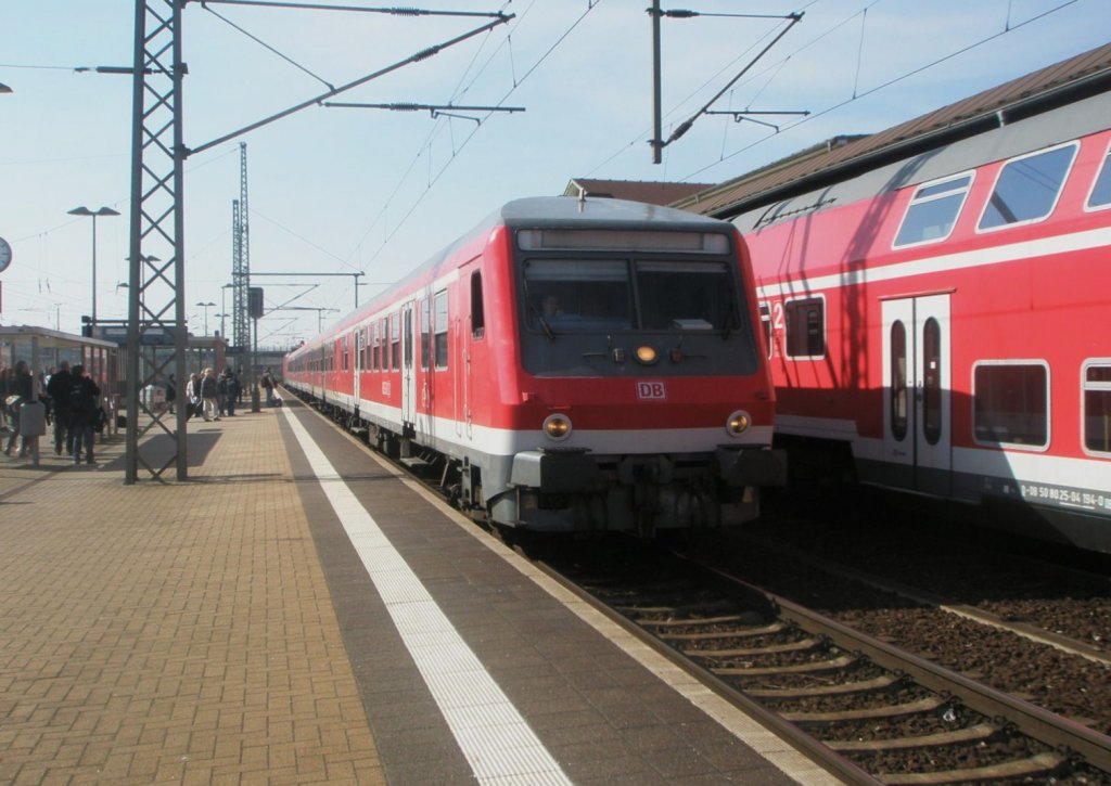 Hier ein RE9 von Kassel-Wilhelmsh�he nach Halle(Saale) Hbf., bei der Einfahrt am 6.4.2010 in Nordhausen.