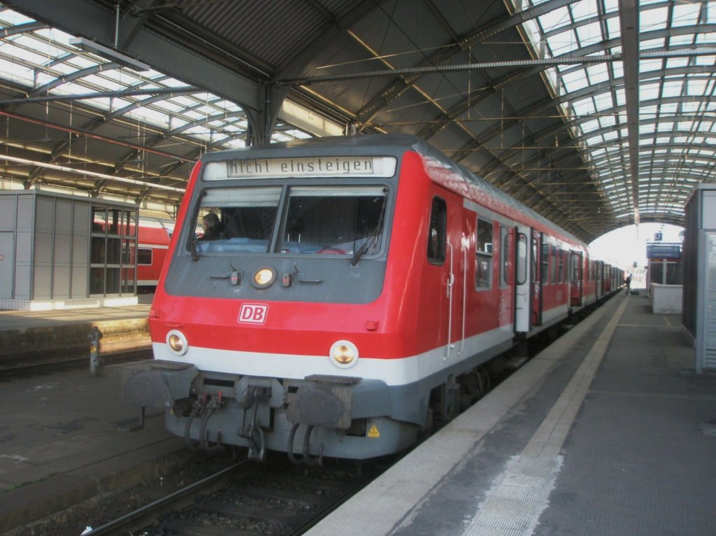 Hier ein RE9 nach Halle(Saale) Hbf., dieser Zug stand am 6.4.2010 in Halle(Saale) Hbf.