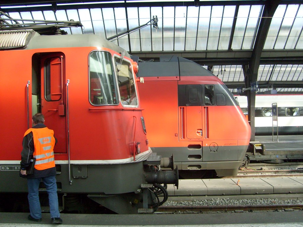 Hier ein Schnauzenvergleich zwischen einer RE 4/4 und RE 460 am 19.2. in Zrich HB