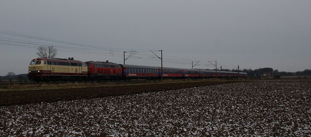 Hier ein Sonderzug am 28.11.2010 in Kfering mit 218 105 und 218 465 -3 . 