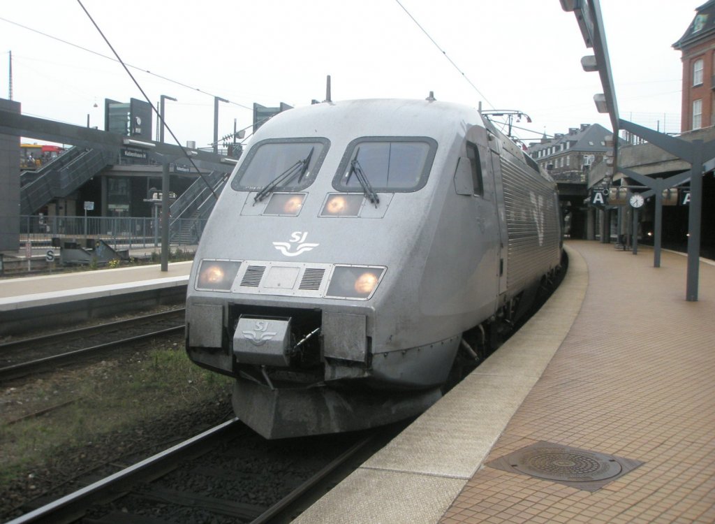 Hier ein X2000 der SJ nach Stockholm, bei der Ausfahrt am 17.8.2009 aus dem Kopenhagener Hbf.