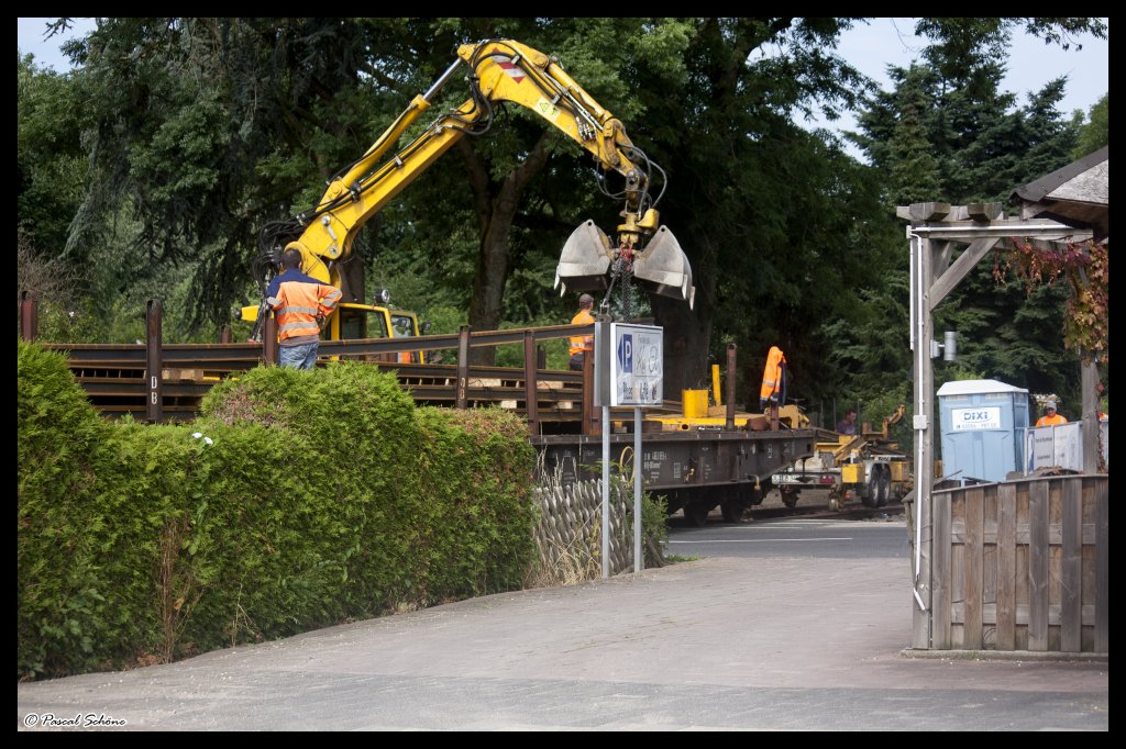 Hier eins der Veranschauungsbilder der Gleisarbeiten fr die Wiedererffnung der KBS 456 Lindern - Heinsberg auch  Wurmtalbahn  genannt.

03.07.12 10:33 Uhr

