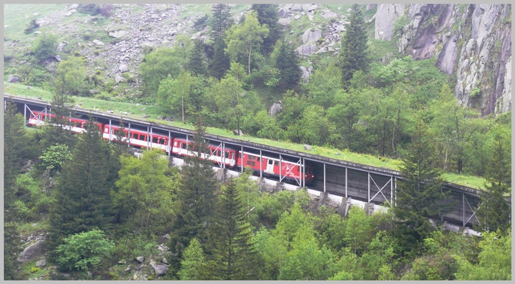 Hier erkennt man gut die grosse Steigung, die R836 zu �berwinden hat und das mittels Zahnstange problemlos. (03.06.2010)