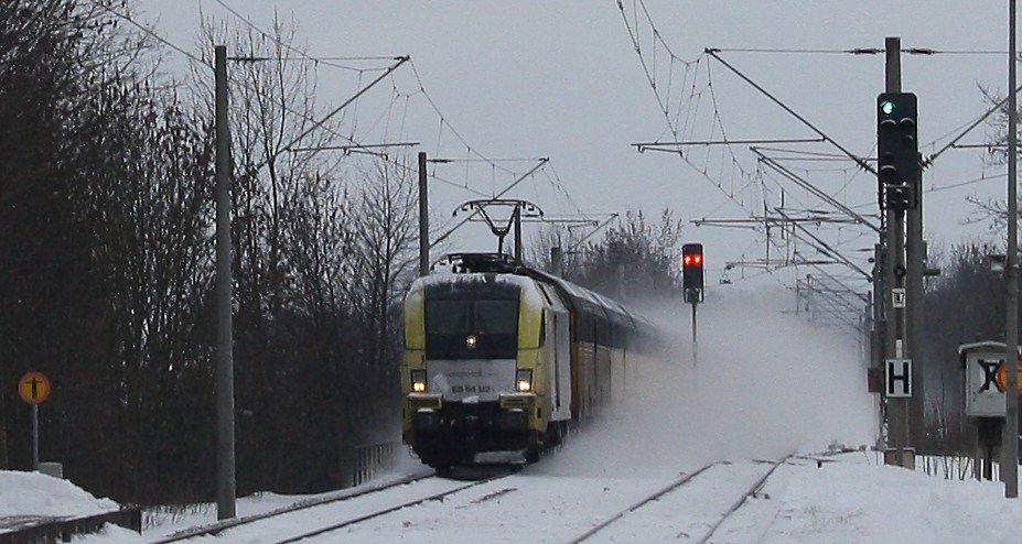 Hier ES 64 U2 -.- in Kfering vor dem Altmann am 17.12.2010.(Nr.1)