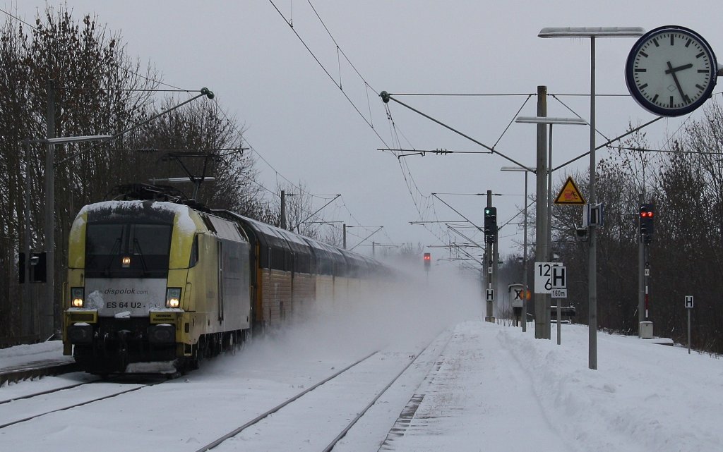 Hier ES 64 U2 -.- in Kfering vor dem Altmann am 17.12.2010.(Nr.2)