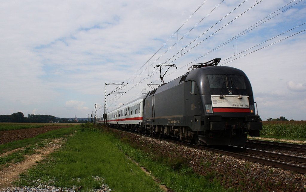 hier ES 64 U2 -001 am IC in Mangodling am04.09.2010 .