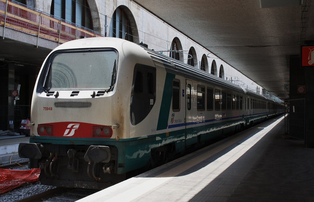 Hier ESC9765 von Genova Piazza Principe nach Roma Termini, dieser Zug stand am 14.7.2011 in Roma Termini.