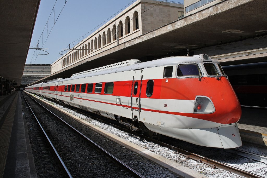 Hier ETR450 005 als ESC552 von Reggio di Calabria Centrale nach Roma Termini, dieser Triebzug stand am 14.7.2011 in Roma Termini.
