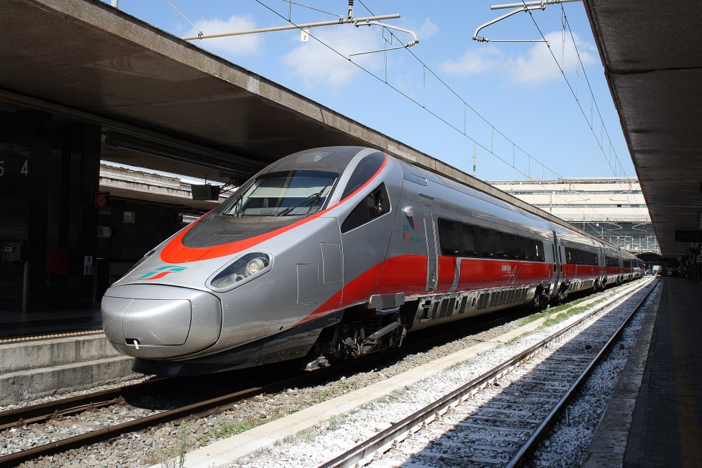 Hier ETR600 711-9 als ES9478 von Roma Termini nach Venezia Santa Lucia, dieser Triebzug stand am 15.7.2011 in Roma Termini.