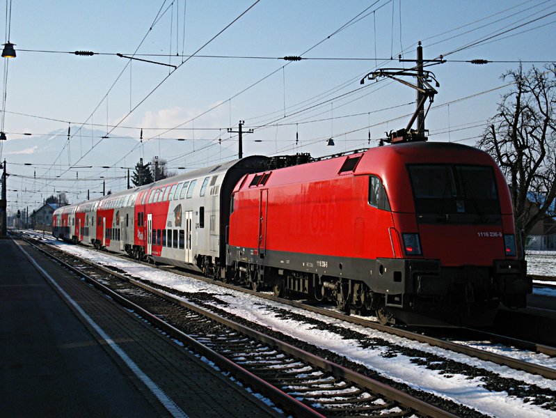 Hier die Ex-ITL Lok 1116 236 mit dem R 5619 in Lauterach. Am 9.3.2010.

Lg
