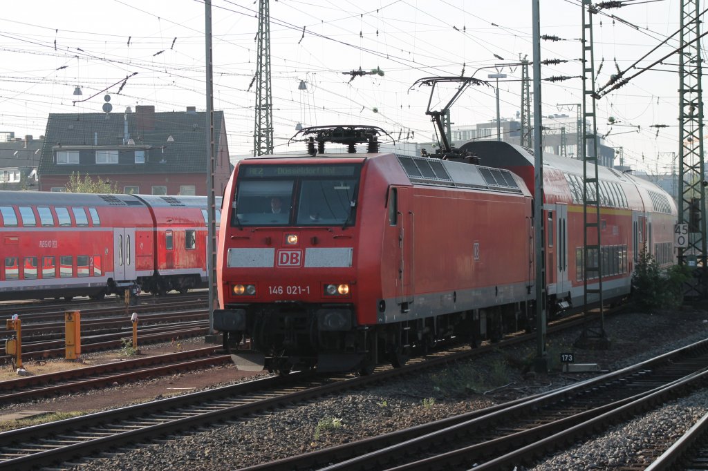 Hier fhrt 146 021 am 24.9. mit ihrem RE 2 in ihren Zielbahnhof Mnster ein.