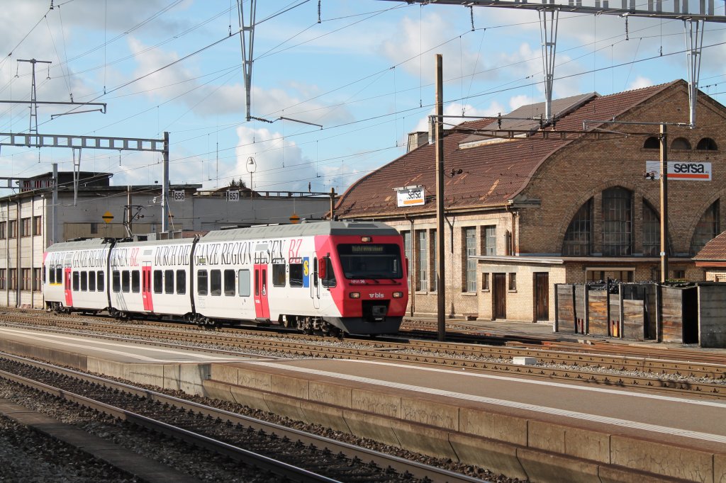 Hier fhrt die BLS  BZ-Zeitung  Werbe-NINA am 13.10. in Burgdorf ein.