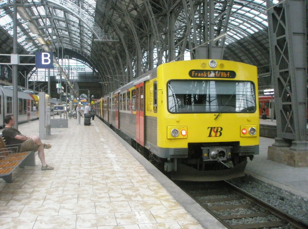 Hier HLB83717 von Grvenwiesbach nach Frankfurt(Main) Hbf., bei der Einfahrt am 22.7.2010 in Frankfurt(Main) Hbf.