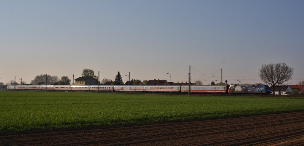 Hier der IC 2024 mit 101 070 -1 in Mangeolding am 20.04.2011 .