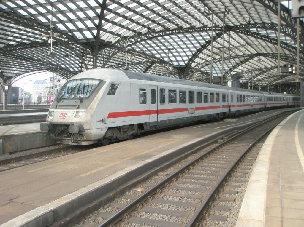 Hier IC2116 von Stuttgart Hbf. nach Greifswald, bein der Ausfahrt am 13.10.2010 aus Kln Hbf.