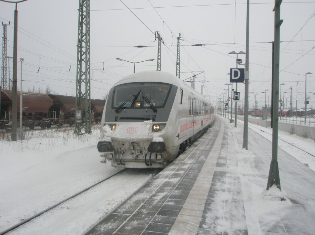 Hier IC2150 von Stralsund nach Dsseldorf Hbf., bei der Einfahrt am 1.2.2010 in Angermnde.