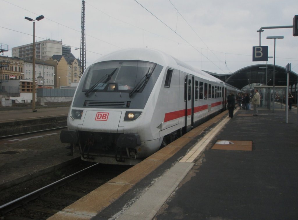 Hier IC2350 von Berlin Gesundbrunnen nach D�sseldorf Hbf., dieser Zug stand am 5.4.2010 in Halle(Saale) Hbf.