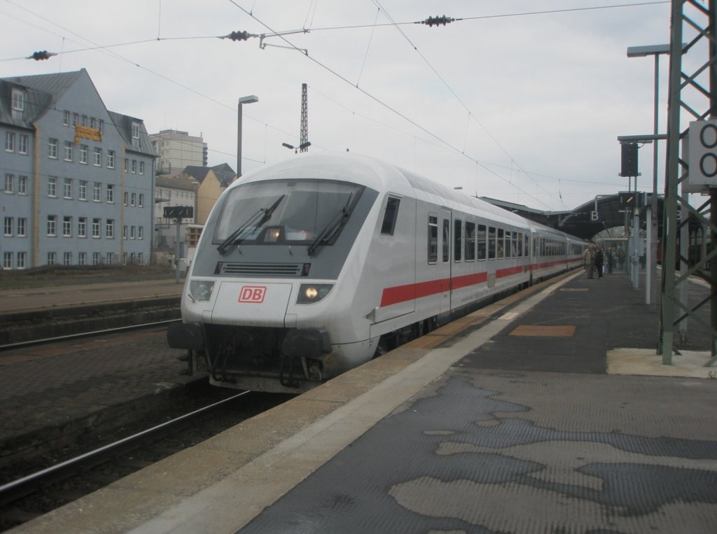 Hier IC2350 von Berlin Gesundbrunnen nach Dsseldorf Hbf., bei der Ausfahrt am 5.4.2010 aus Halle(Saale) Hbf.