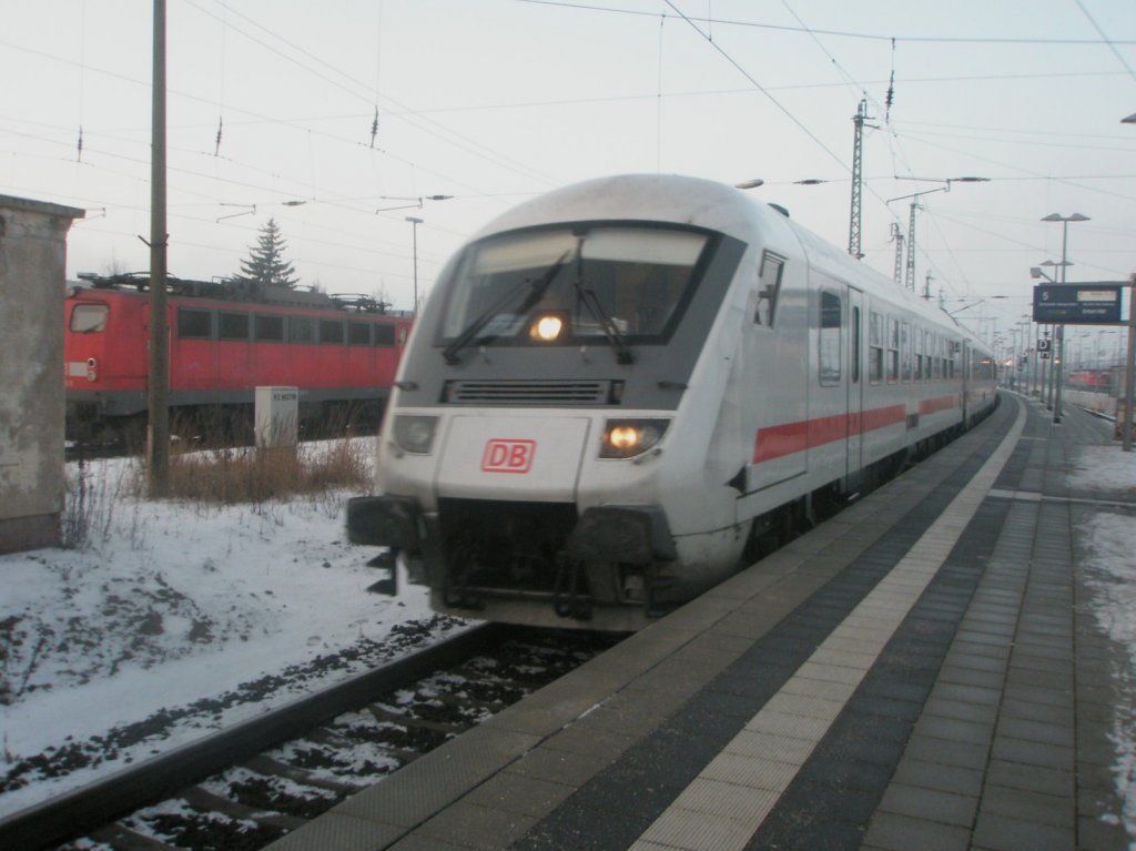Hier IC2352 von Stralsund nach Erfurt Hbf., bei der Einfahrt am 23.12.2009 in Angermnde.