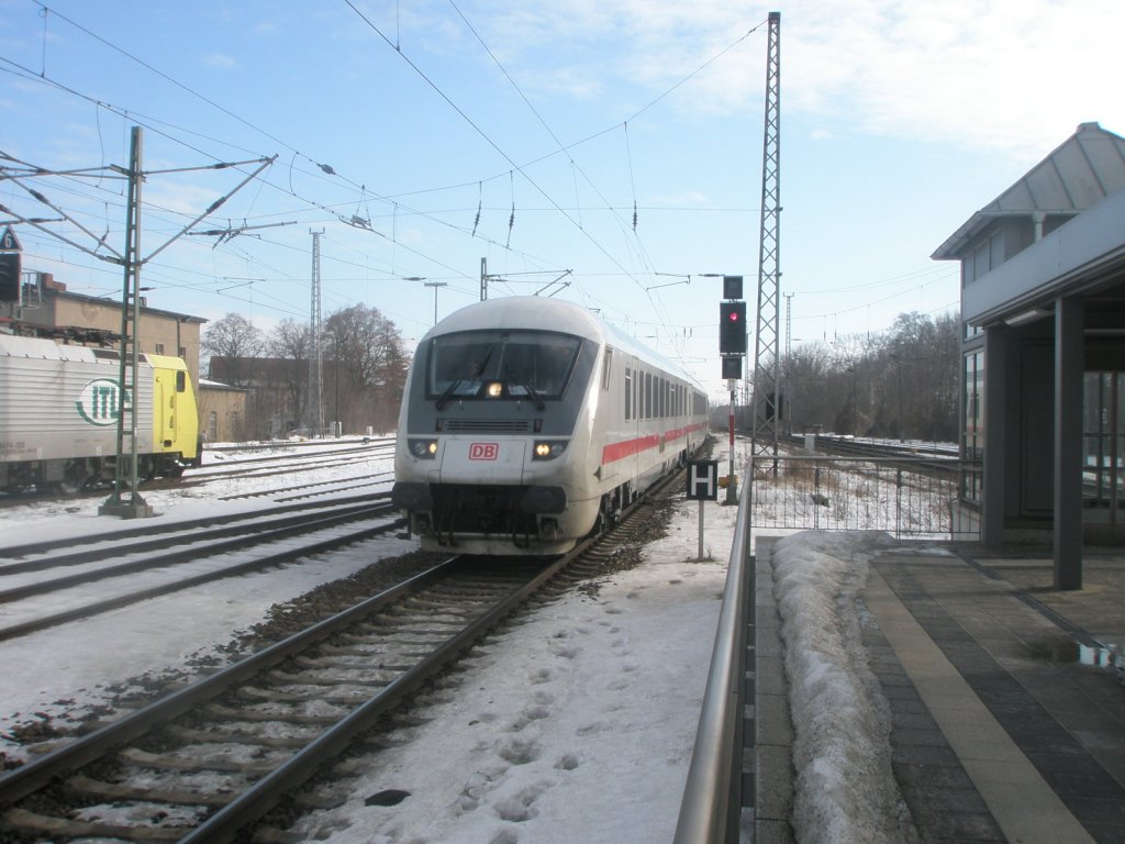 Hier IC2355 von Dortmund Hbf. zum Ostseebad Binz, bei der Einfahrt am 25.2.2010 in Angermnde.