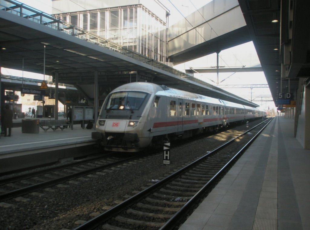 Hier IC2356 von Stralsund Hbf. nach Frankfurt(Main) Flughafen Fernbf, bei der Einfahrt am 6.3.2010 in Berlin Sdkreuz.