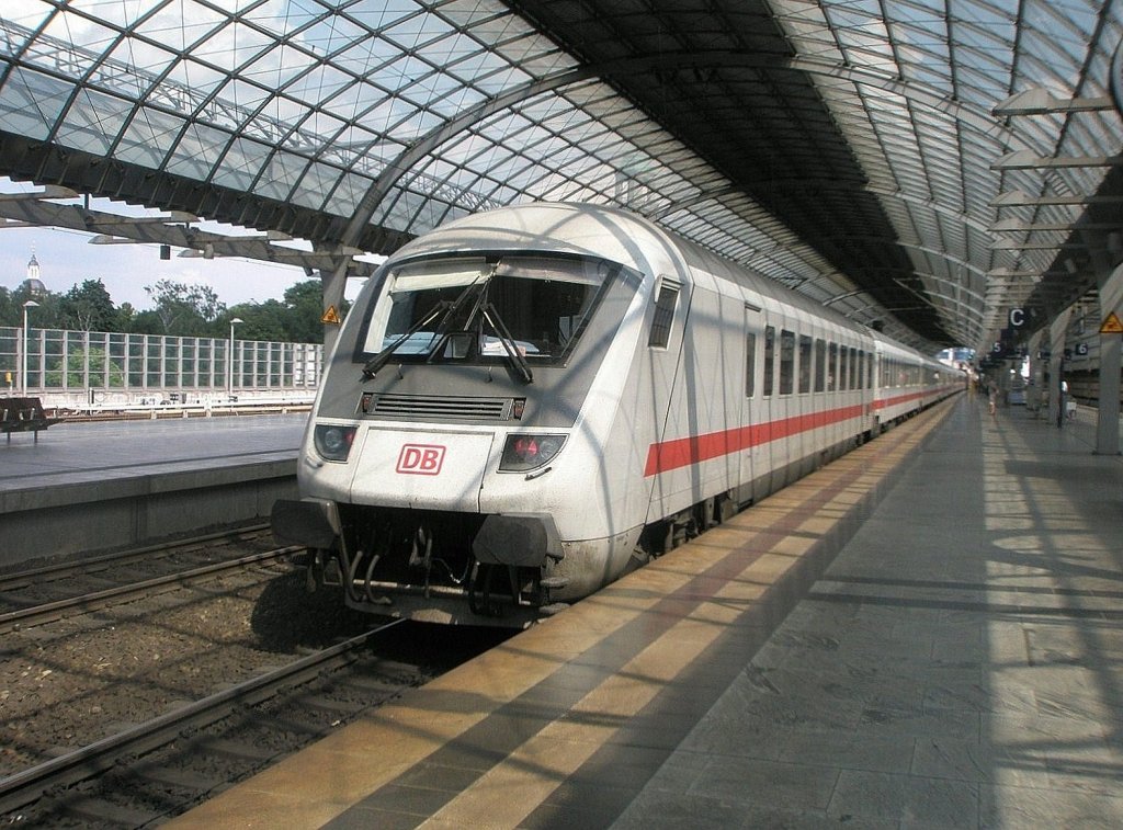 Hier IC2805 von Dortmund Hbf. nach Berlin Hbf.(tief), dieser Zug stand am 8.7.2011 in Berlin Spandau.