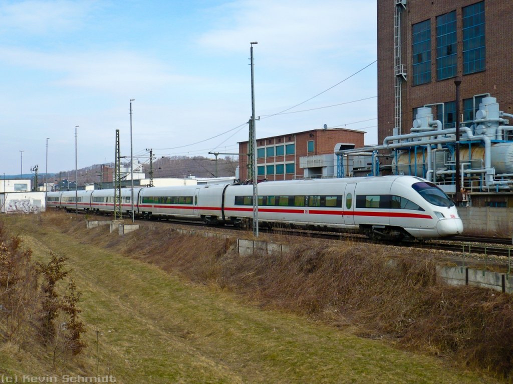 Hier ist ICE 1609 bei Rudolstadt-Schwarza pünktlich auf dem Weg nach München Hbf. (19.03.2010)