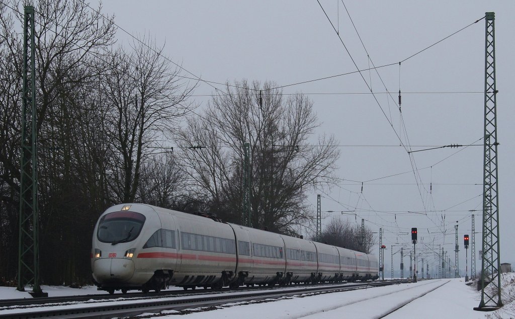 Hier der ICE-T 415 am 24.12.2010 in Mangolding.
