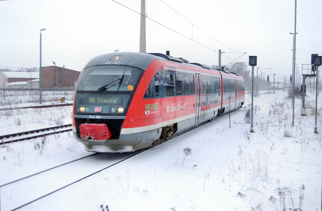Hier kommt die 642 168 aus Stendal und fhrt in Rathenow ein. 30.01.2010