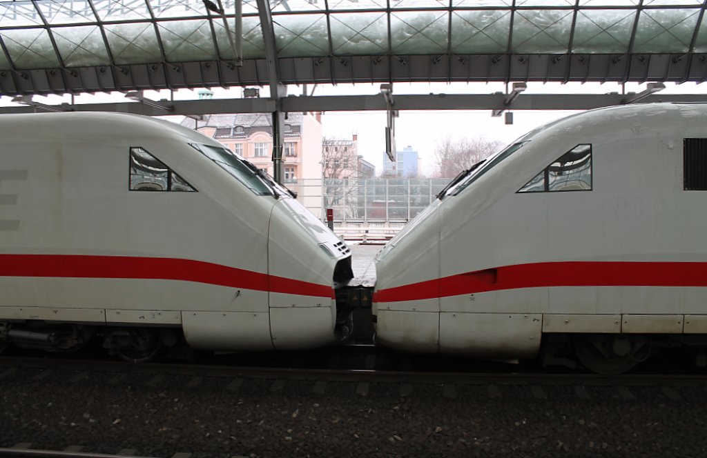 Hier die Kupplung zwischen zwei ICE2 Triebzgen. Aufgenommen am 23.2.13 in Berlin Spandau.