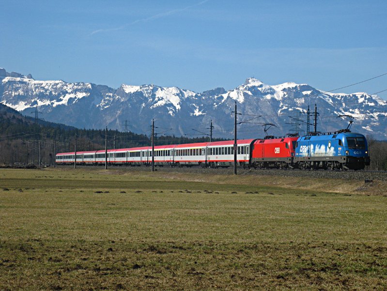 Hier die Kyoto Lok mit einer weiteren 1116 in Schlins mit dem EC 567 bei voller Fahrt in Richtung Bludenz. Am 19.3.2010.

Lg
