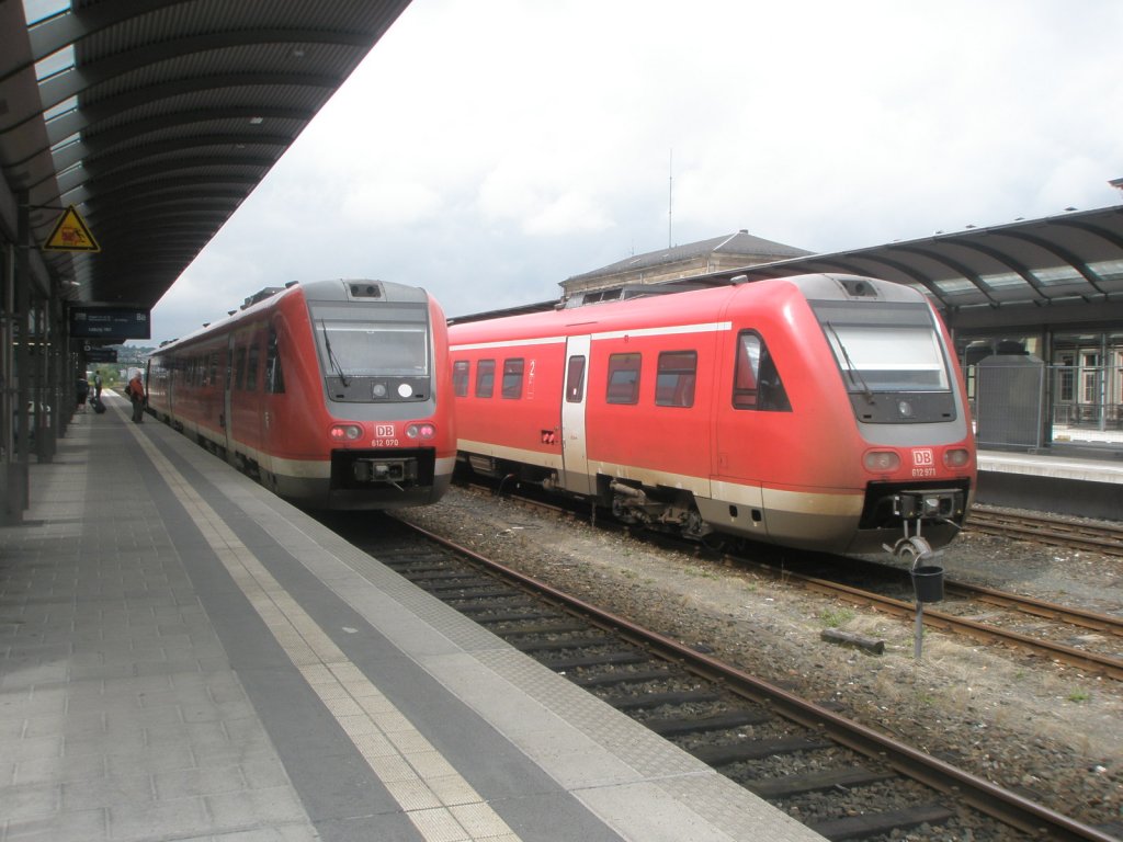 Hier links 612 070 als RE3 von Hof Hbf. nach Dresden Hbf. und rechts 612 971, diese beiden Zge standen am 18.8.2010 in Hof Hbf. 