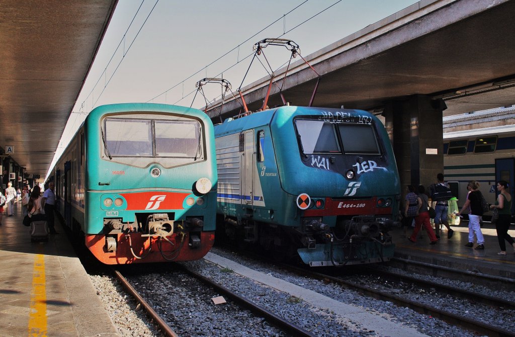Hier links R12161 von Roma Termini nach Cassino und rechts E464 160 mit R3368 von Cassino nach Roma Termini, diese beiden Zge standen am 15.7.2011 in Roma Termini. 
