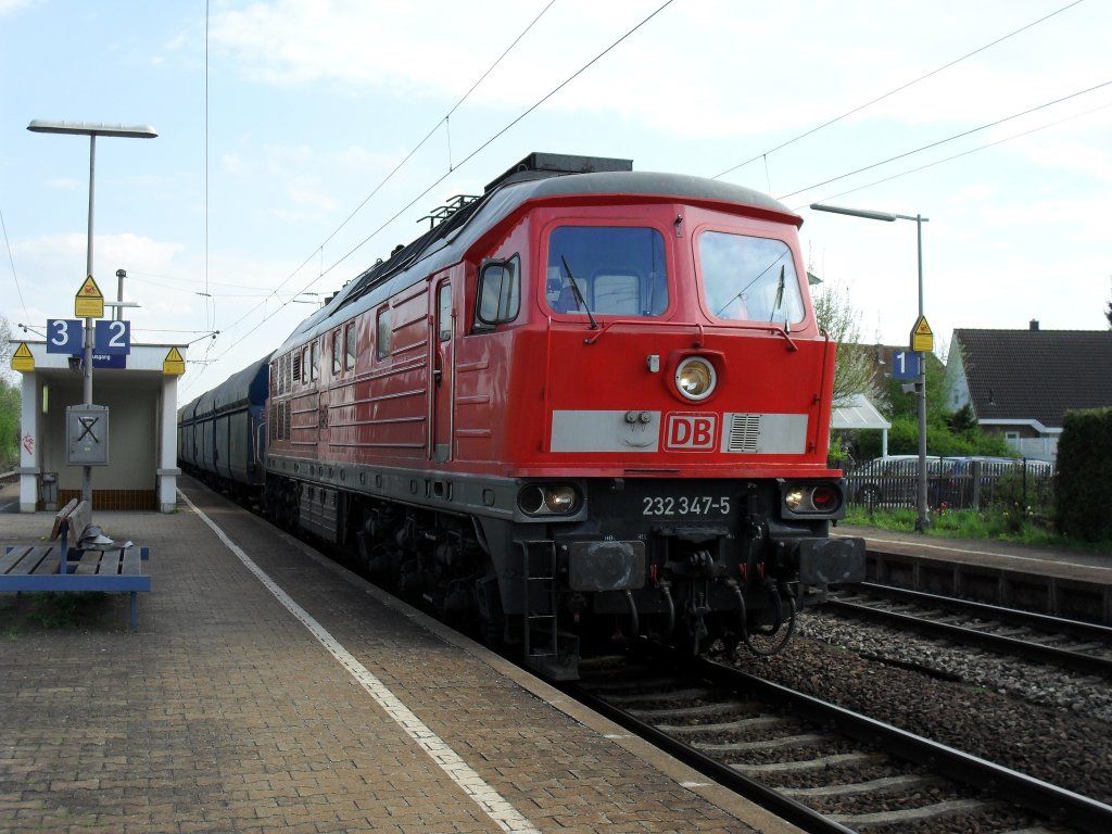 Hier ist die ludmilla 232 347 -5 am 27.04.2010 in Kfering.