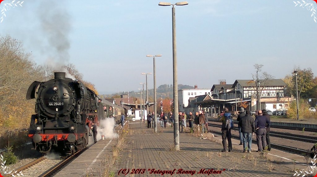 Hier mal ein neues Bild von mir, was durch 
Zufall im Bahnhof Bad Salzungen enstanden ist, 
von der Baureihe 44 2564-8

Info: Bei der Baureihe 44 2264-8, 
handelt es sich um eine Güterzuglok