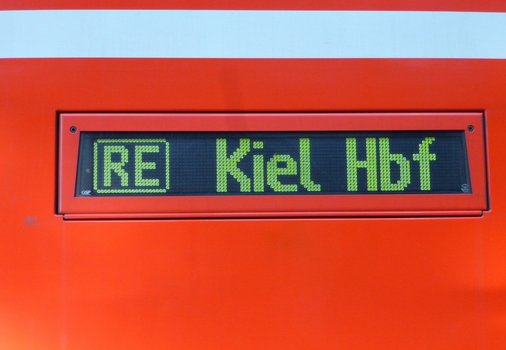 Hier die Matrix-Anzeige des RE 21008 von Hamburg nach Kiel im Hamburger Hbf am 03.04.13.