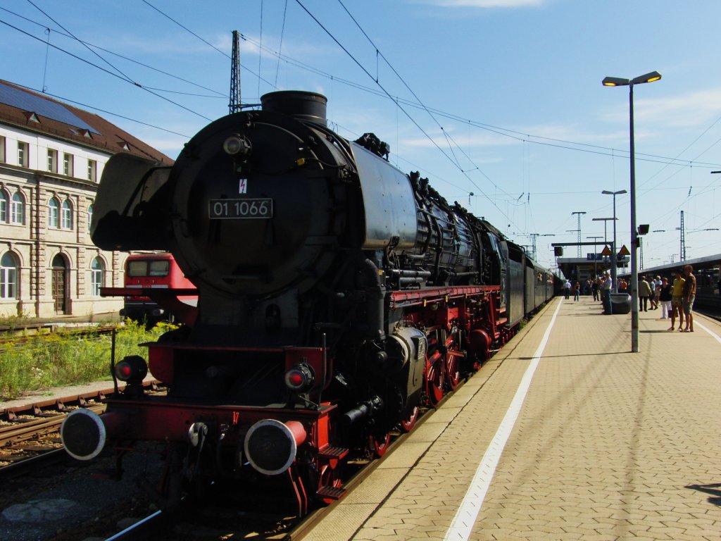Hier meine Erste Dampflok 01 1066 in Nrnberg am 21.08.2010.  (Nr.1)