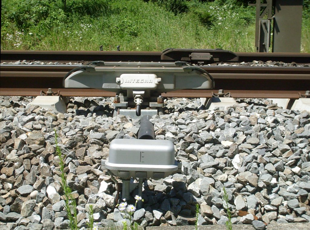 Hier eine Nahaufnahme der ZUB Magnete die sich auf der Strecke zwischen Lyssach und Hindelbank befinden. Aufgenommen am 3.7.