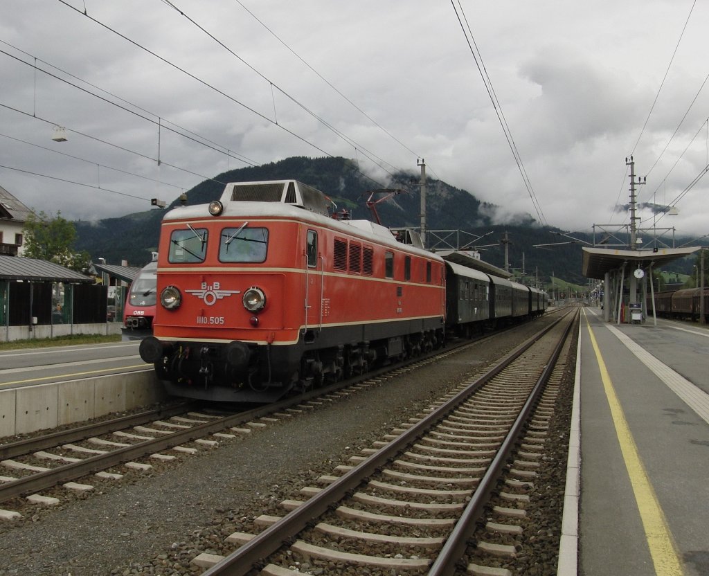 Hier noch ein foto des Sonderzugs 1110.505 in St.Johann in Tirol am 17.08.2010 .