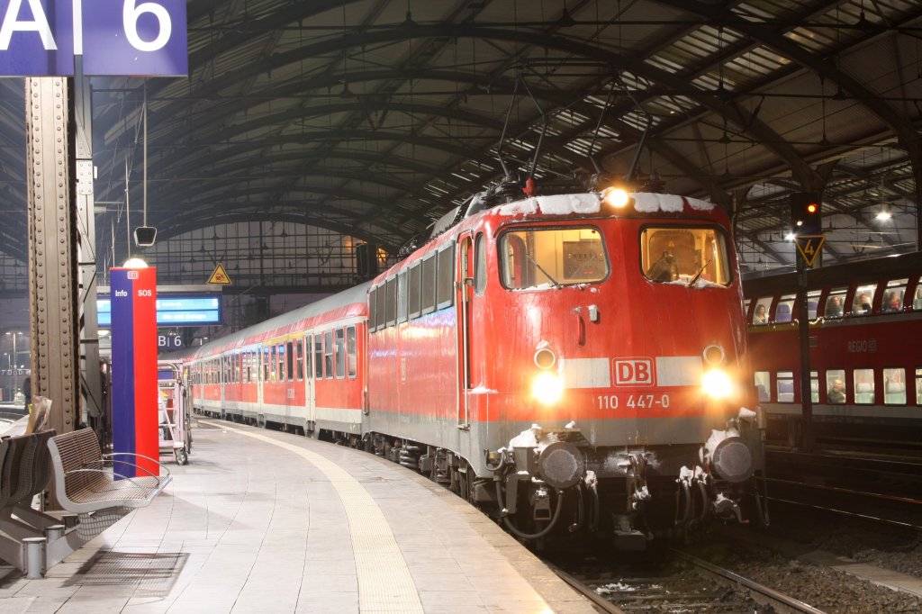 Hier noch eine neue in NRW. Die 110 447-0 am 14.12.2010 in Aachen Hbf.
