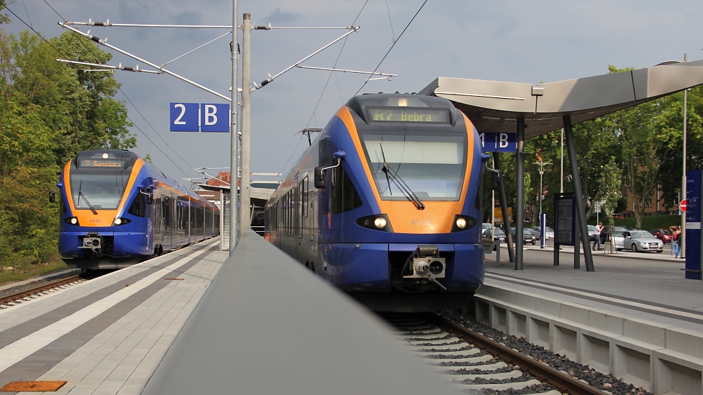 Hier nochmal der neue und der alte im Direktvergleich im Stadtbahnhof Eschwege: 428 007 und 427 002 (rechts). Aufgenommen am 09.08.2012.