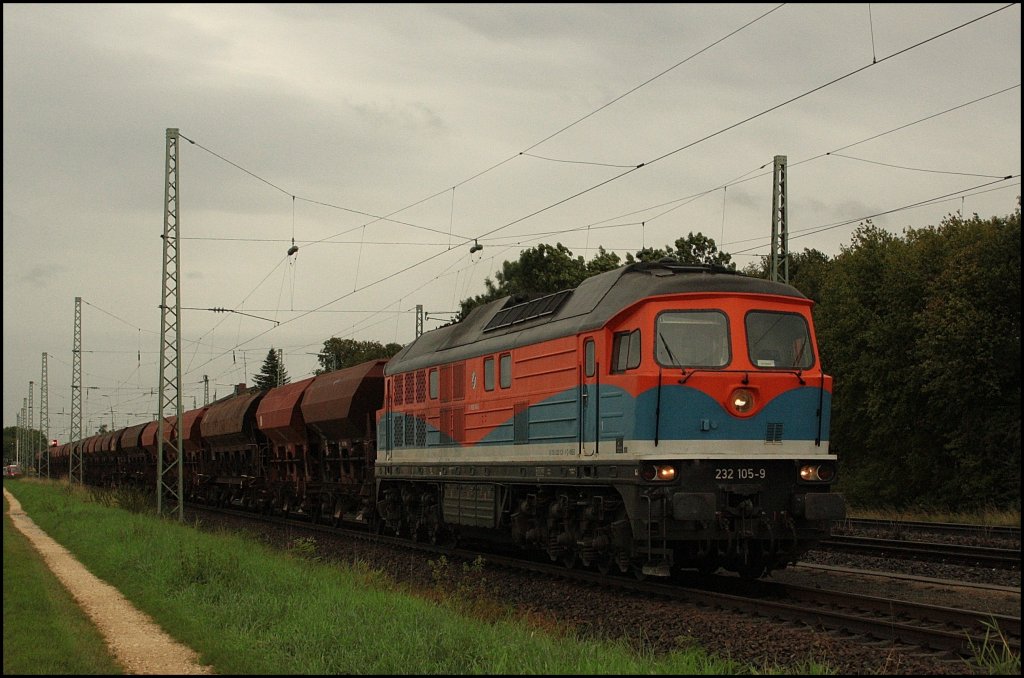 Hier nochmals 232 105 der NBE am 28.08.2010 in Mangolding. Sie wird ab jetzt diesen Schotterzug immer hin und her, zum f�llen und entleeren, rum schieben . 