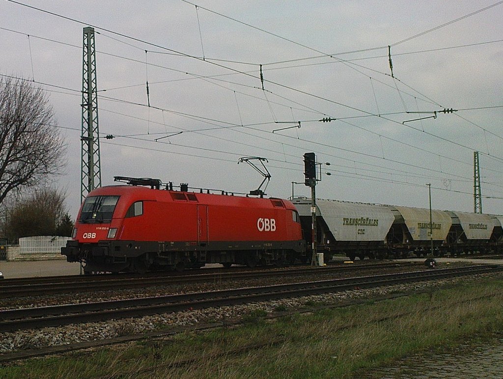 Hier ist die BB 1116 .-.  in Mangolding am 09.04.2010.