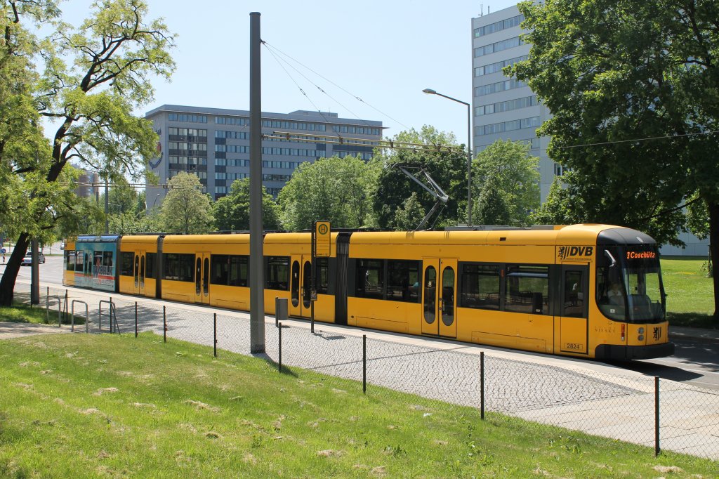 Hier pausiert die 2824 als Linie 3 an der Endhaltestelle Postplatz, Webergasse. 20.05.2012